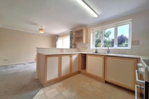Kitchen Diner- click for photo gallery
